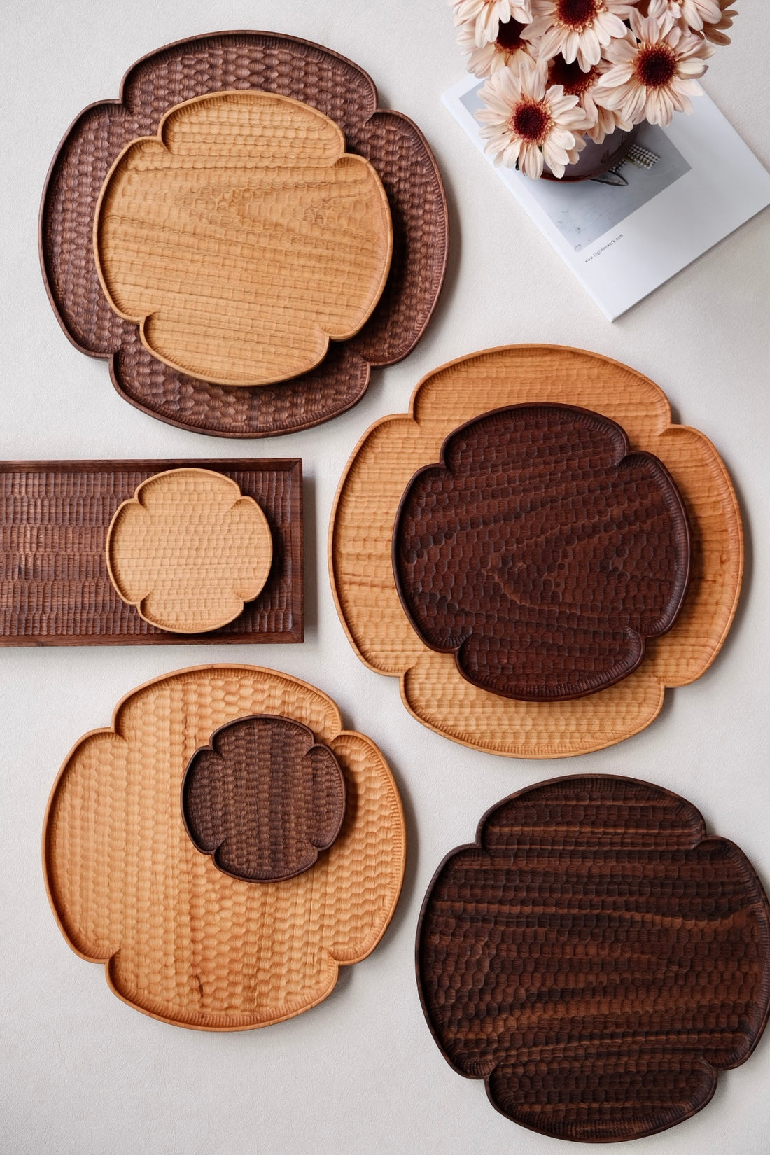 Kazunori Takatsuka 高塚和則 Flower Plate Walnut Wood Extra Large KU09