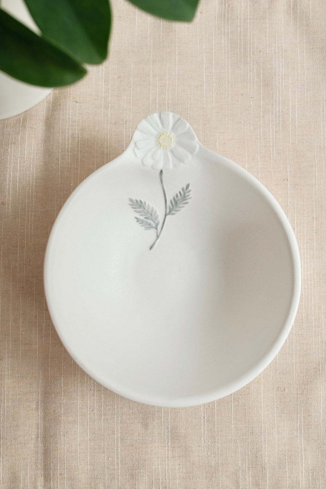 Mashiko Pottery Yoshizawa White Flower Bowl