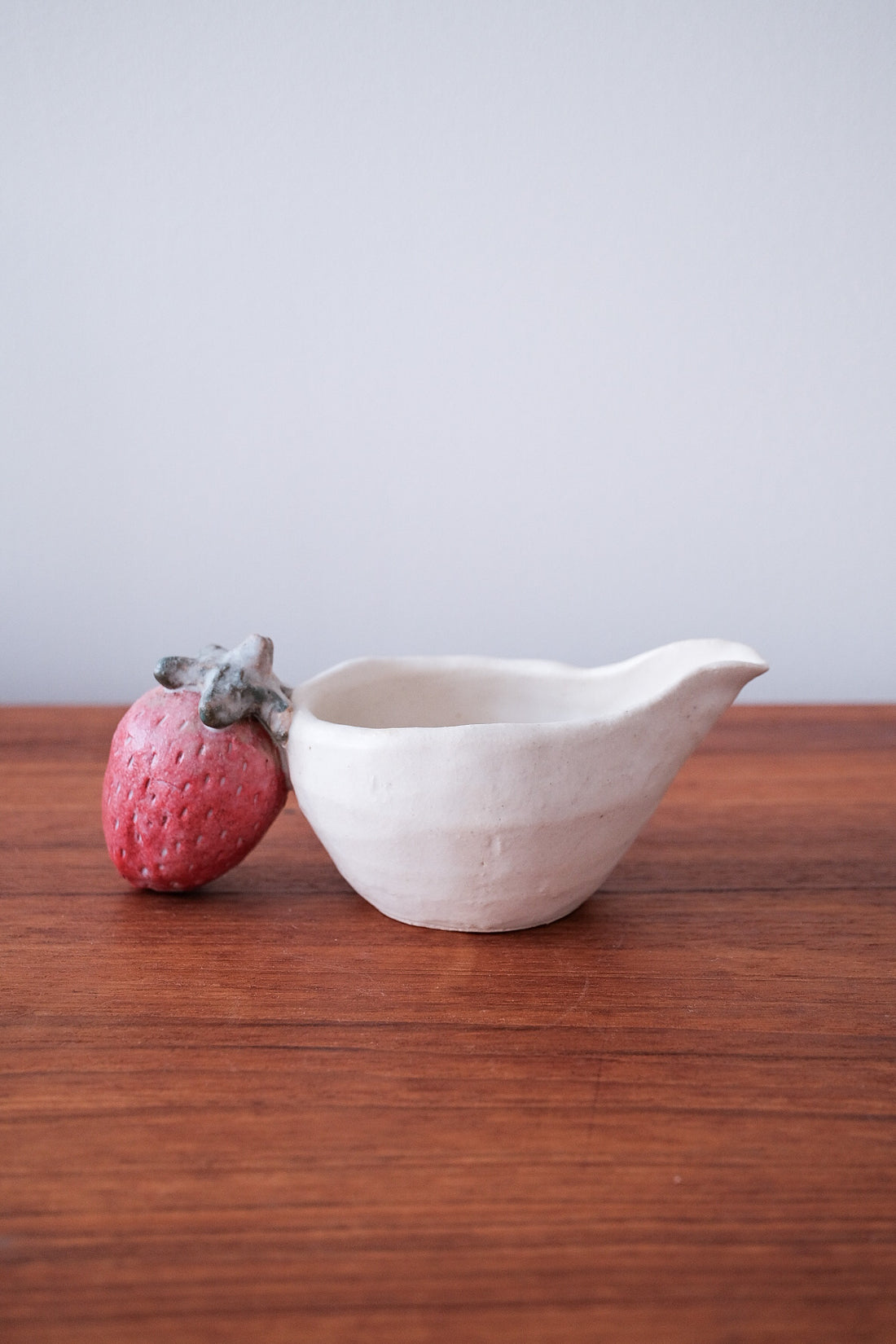 Atsumi Honda 本田あつみ Spouted Bowl with Strawberry Handle - AH34