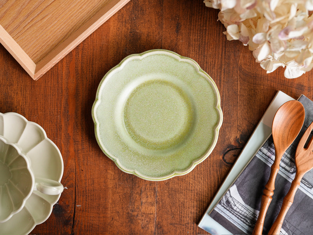 Atelier Gyuusha Small Floral Shape Round Plate