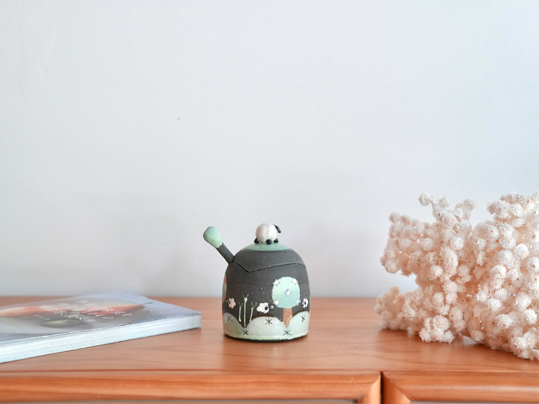 Akemi Nakamura 中村明美 Sugar Pot with Spoon AN31