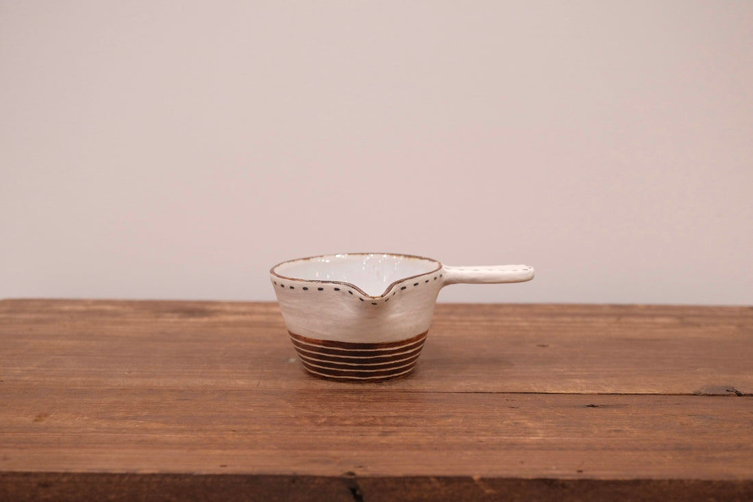 Emishi Kobo 池田匡優&美弥子 - Small Bowl with Handle and Spout EK23