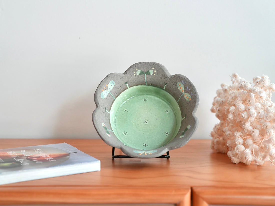 Akemi Nakamura 中村明美 Large Flower Shaped Bowl AN21