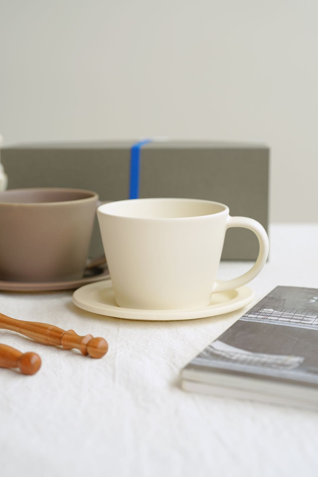 SAKUZAN Sara Gift D Set (2 Coffee Cups & 2 Small Oval Plates) - Cream x Brown