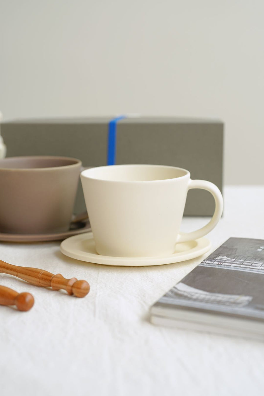 SAKUZAN Sara Gift D Set (2 Coffee Cups & 2 Small Oval Plates) - Cream x Brown
