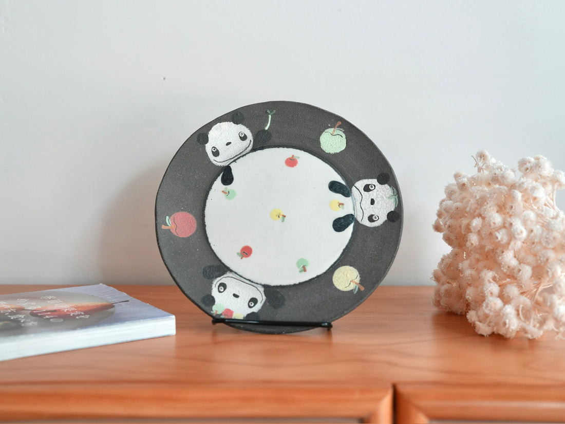 Akemi Nakamura 中村明美 Animal large Round Plate AN30