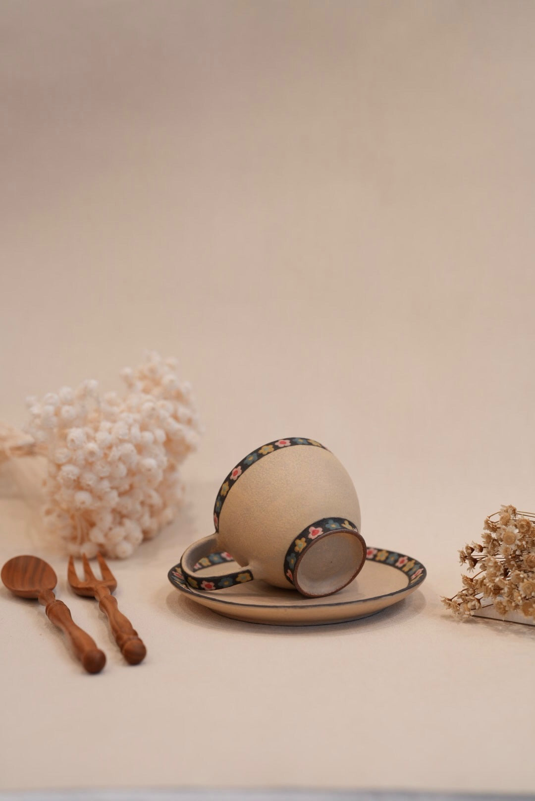 Kei Mitsumochi ミツ持啓 Small Flower Rim Mug and Saucer KM66