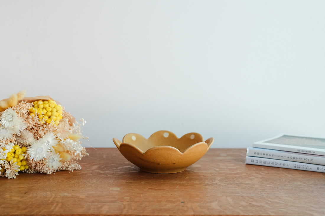 Chiho Yoshida 穗屋工房 Medium Yellow Flower Edge Deep Plate - CY32