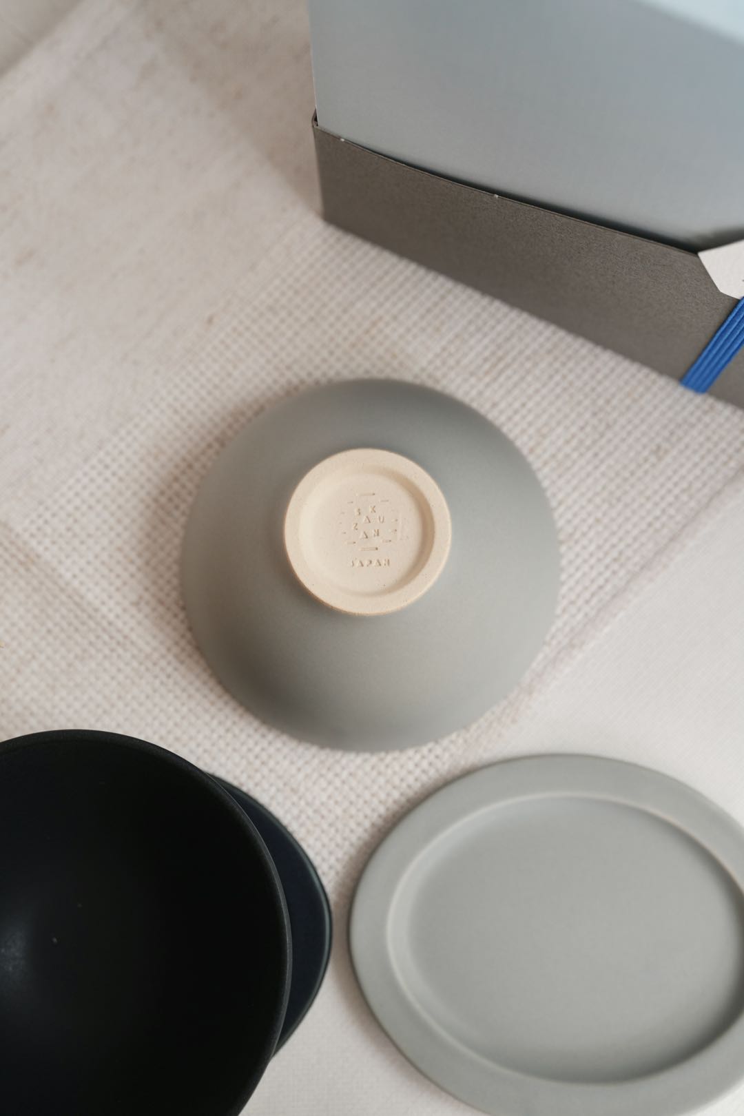 SAKUZAN Sara Gift B Set (2 Rice Bowls & 2 Small Oval Plates) - Navy x Gray