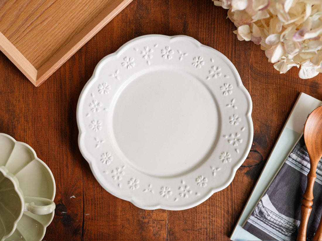 Atelier Gyuusha Medium Floral Shape Round Plate