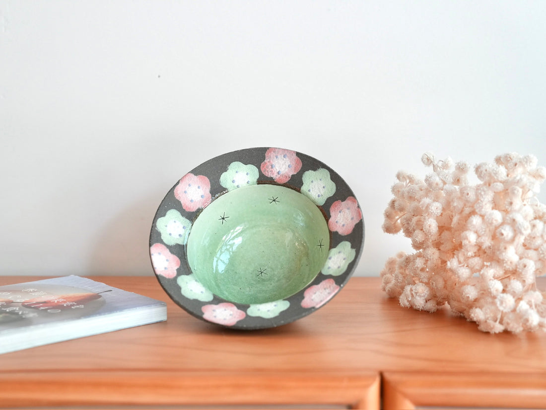 Akemi Nakamura 中村明美 Flower Rim Bowl AN17