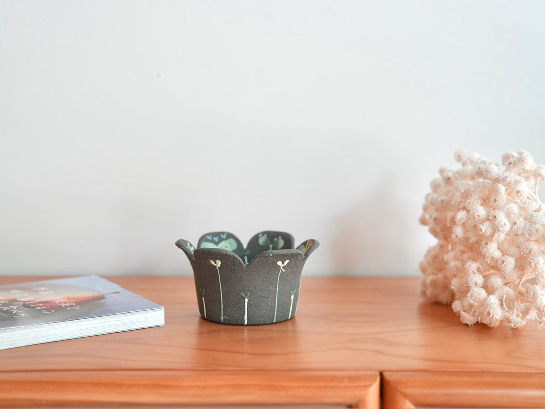 Akemi Nakamura 中村明美 Flower Shaped Bowl AN20