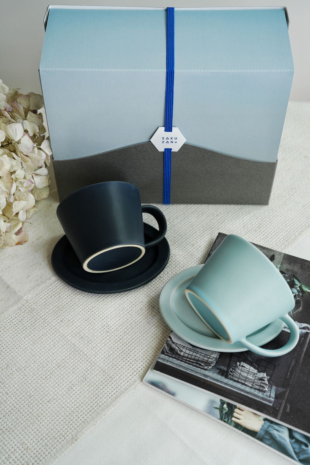 SAKUZAN Sara Gift D Set (2 Coffee Cups & 2 Small Oval Plates) - Navy x Fujiro