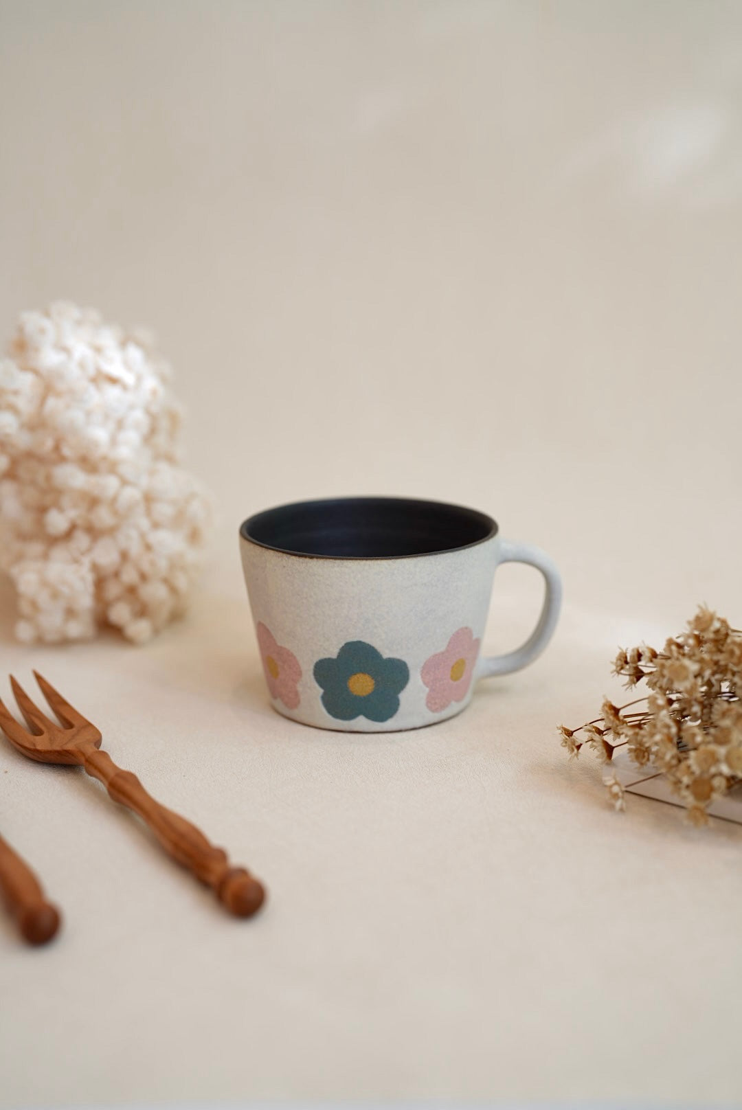 Kei Mitsumochi ミツ持啓 Pink & Lake Blue Flower Mug and Saucer KM49