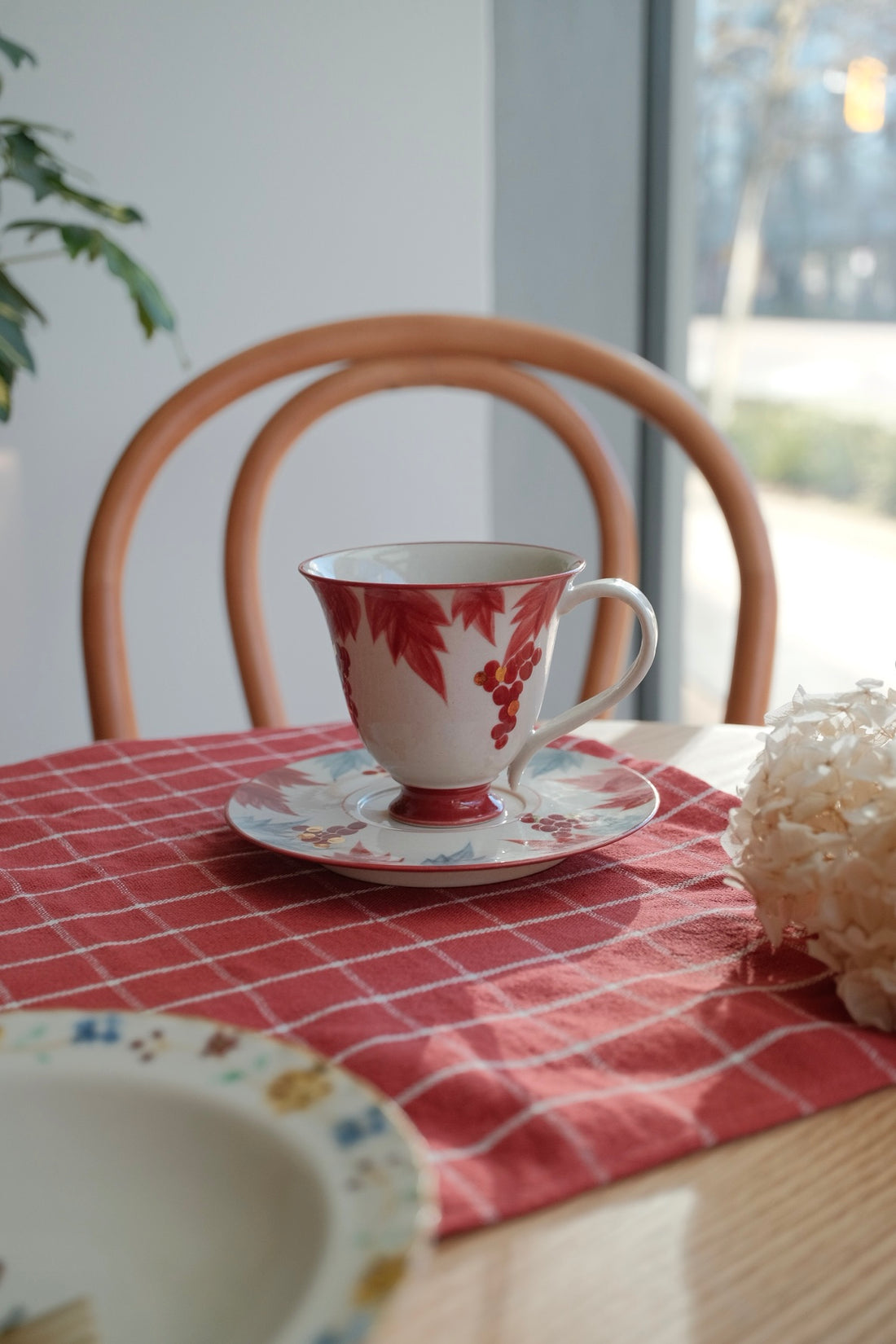 SiShuang Red Grape Coffee Cup w Saucer Set
