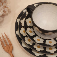 Kei Mitsumochi ミツ持啓 Floral Black Rim Round Plate - 19cm Medium KM31