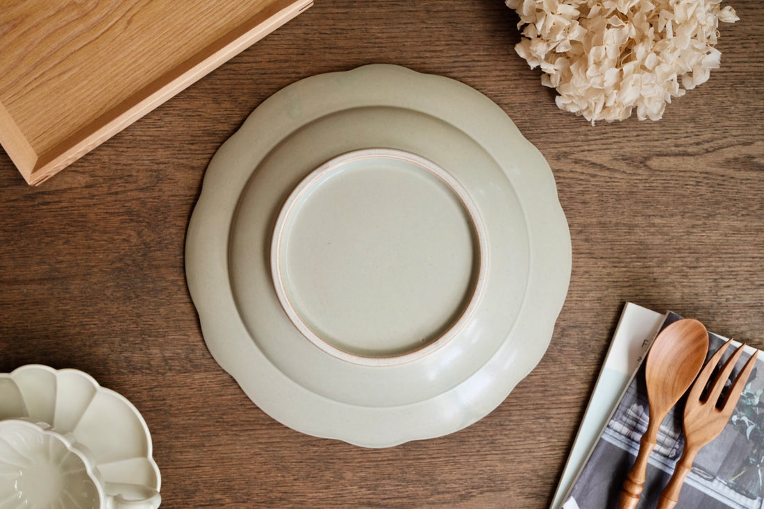 Atelier Gyuusha Large Floral Shape Round Deep Plate