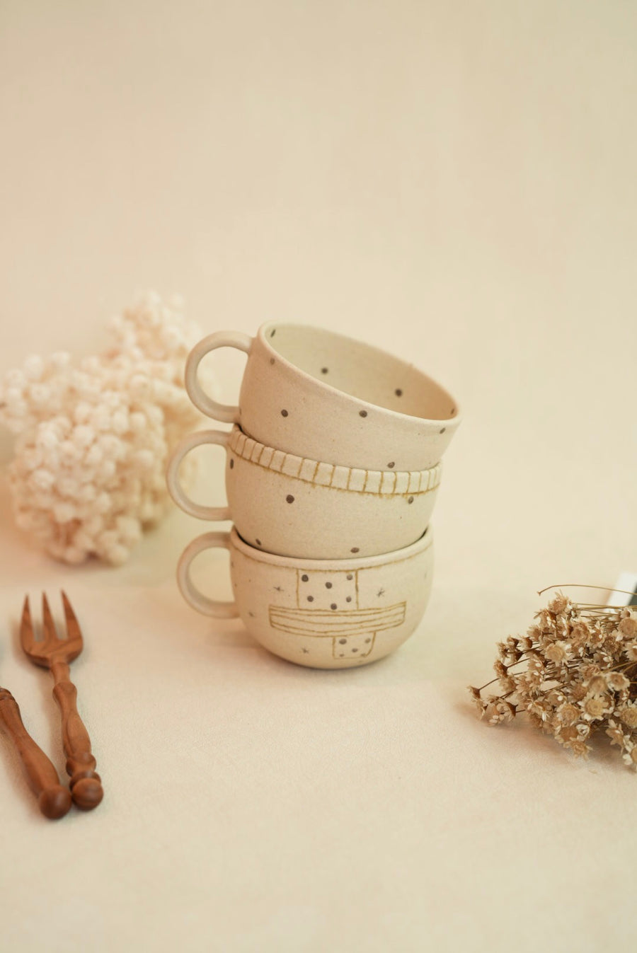 Chiho Yoshida 穗屋工房 Egg Shape Mug - Dots CY25