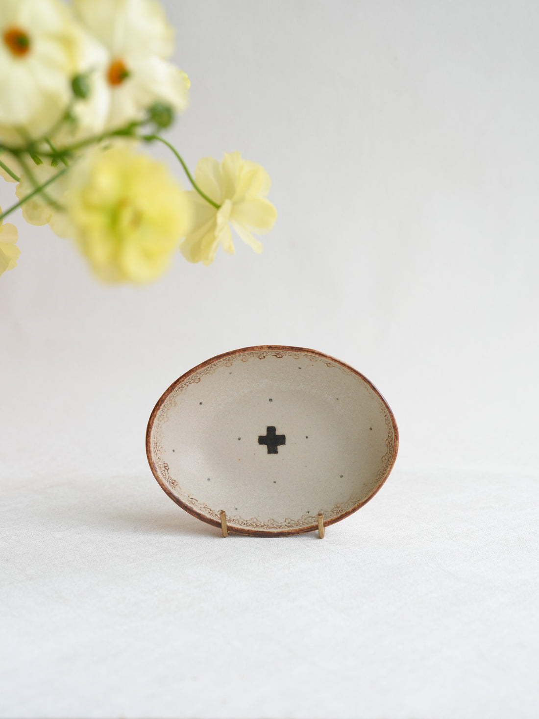 Misuzu Ishigami 石神美鈴 Medium Oval Plate with Handle MIS36