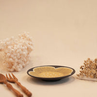 Kei Mitsumochi ミツ持啓 Yellow Flower with Black Background Small Round Plate  KM33