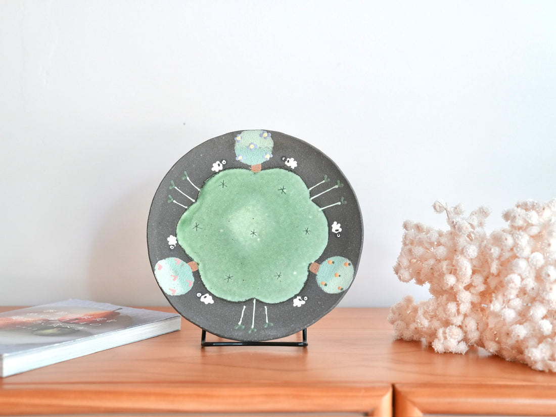 Akemi Nakamura 中村明美 Flower large Round Plate AN28