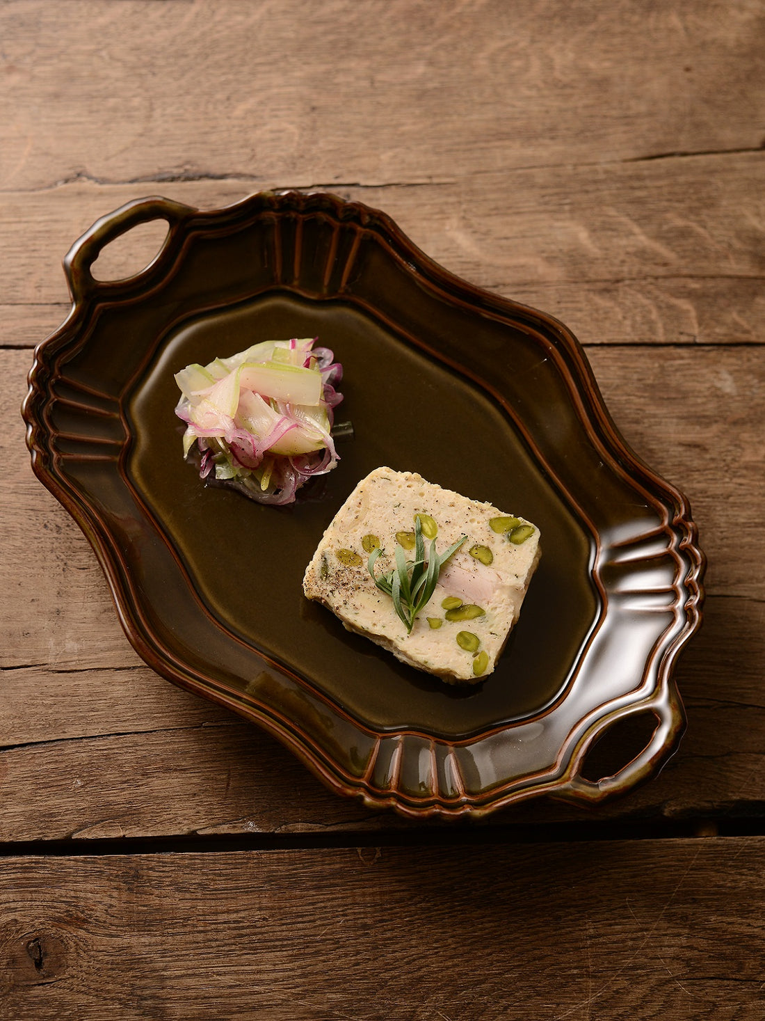 Studio M' Chanter Plate