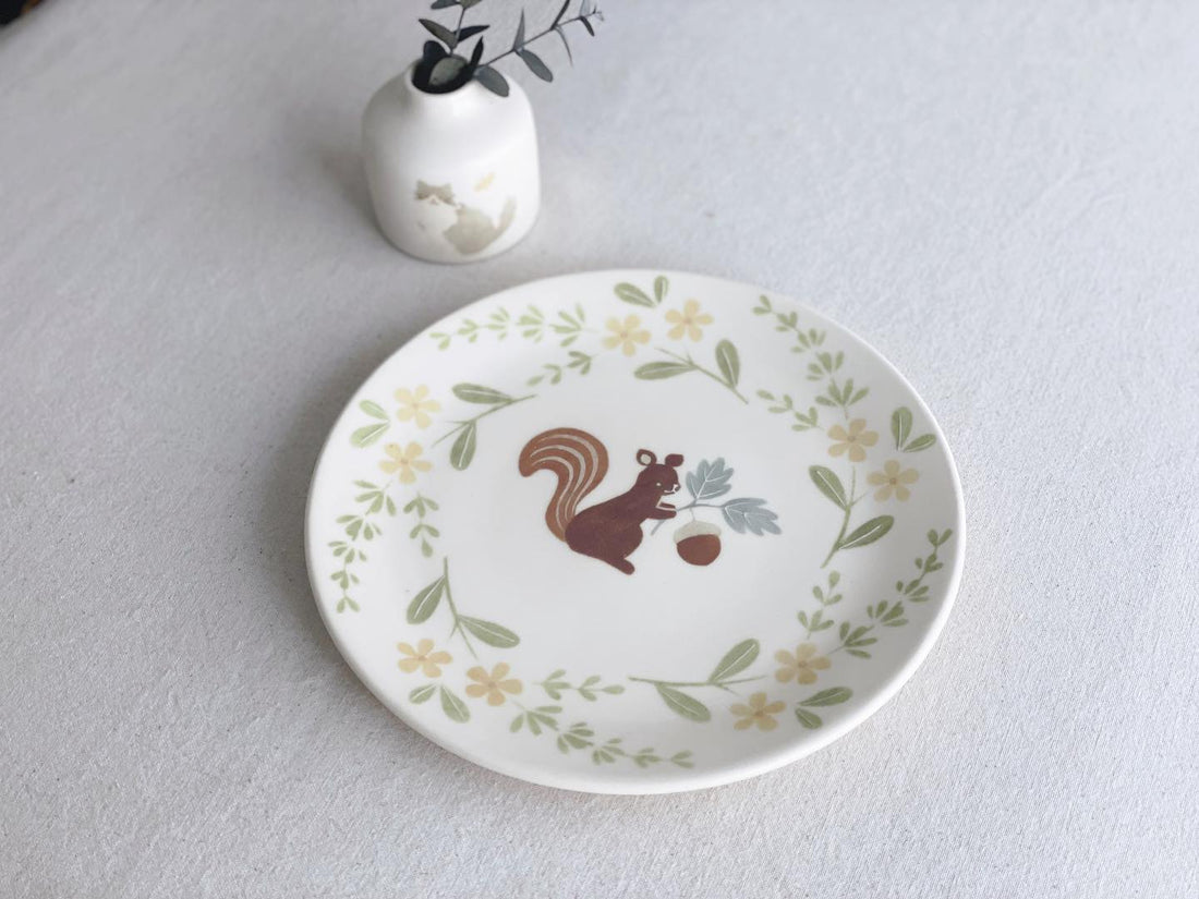 Buncho Pottery 7寸/Plate of squirrels and acorns