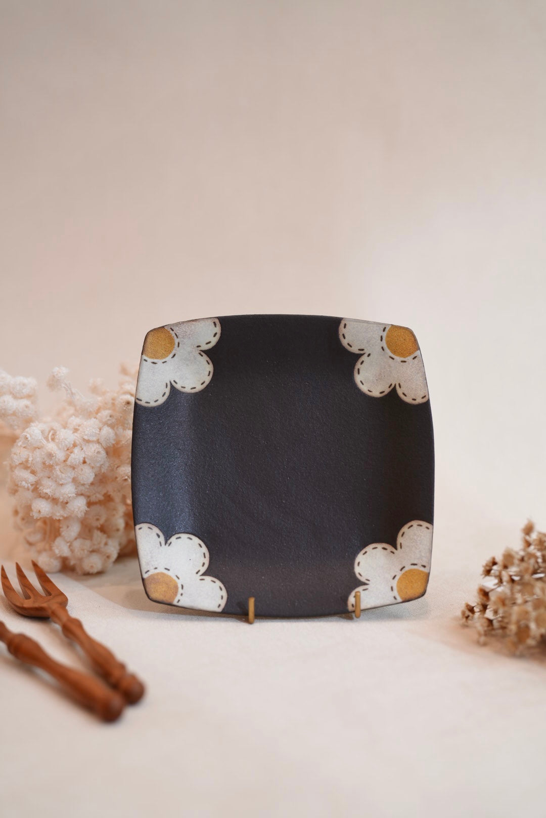 Kei Mitsumochi ミツ持啓 17cm Rectangle Plate - Black Flower KM25