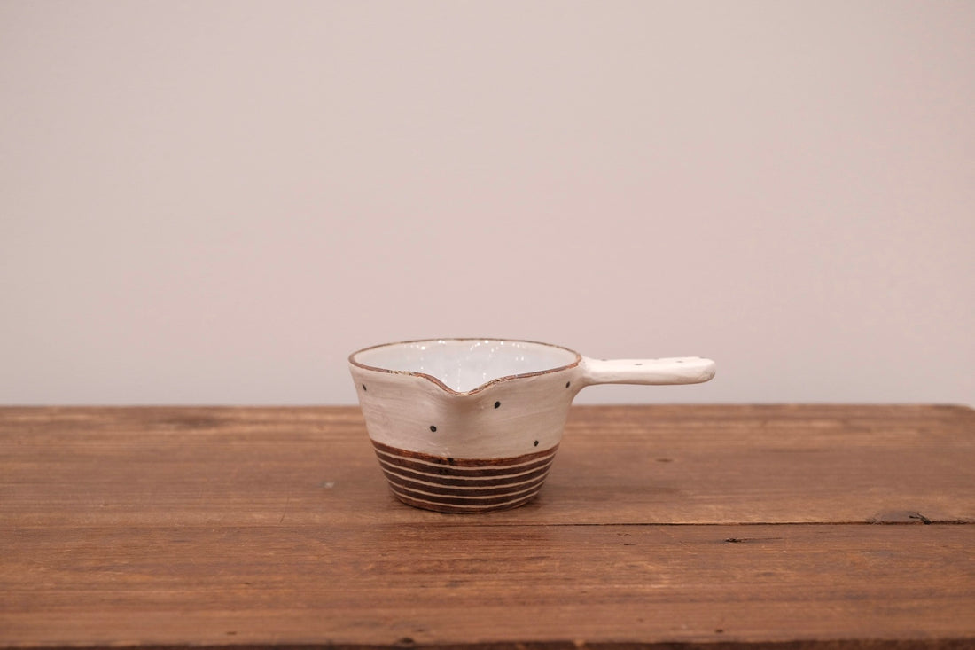 Emishi Kobo 池田匡優&美弥子 - Small Bowl with Handle and Spout EK23