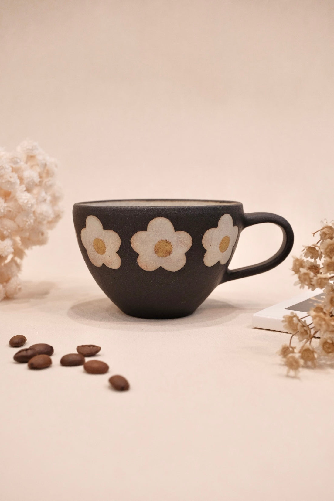 Kei Mitsumochi ミツ持啓 Flower Mug - Black KM56