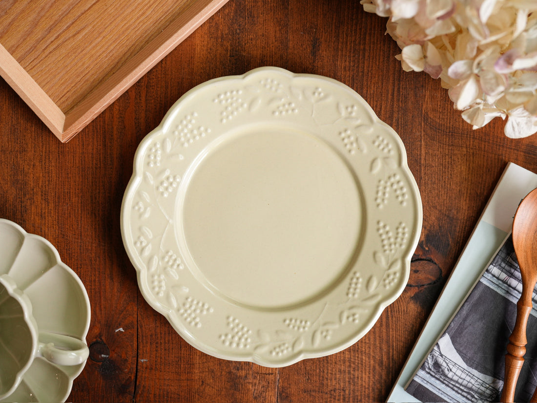 Atelier Gyuusha Medium Floral Shape Round Plate