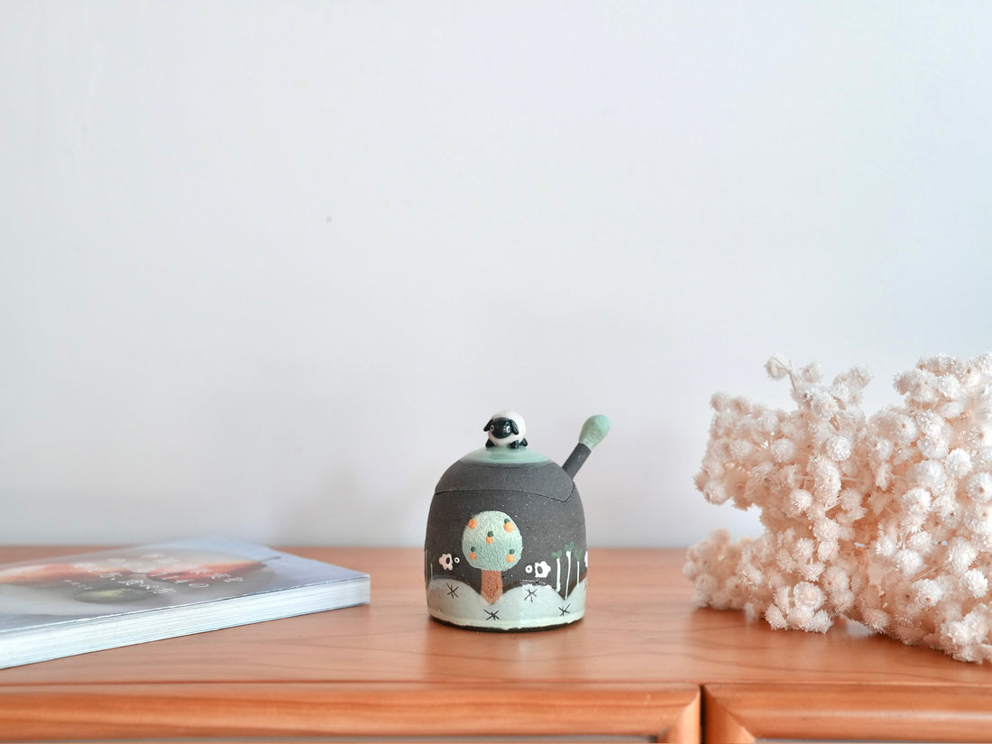 Akemi Nakamura 中村明美 Sugar Pot with Spoon AN31