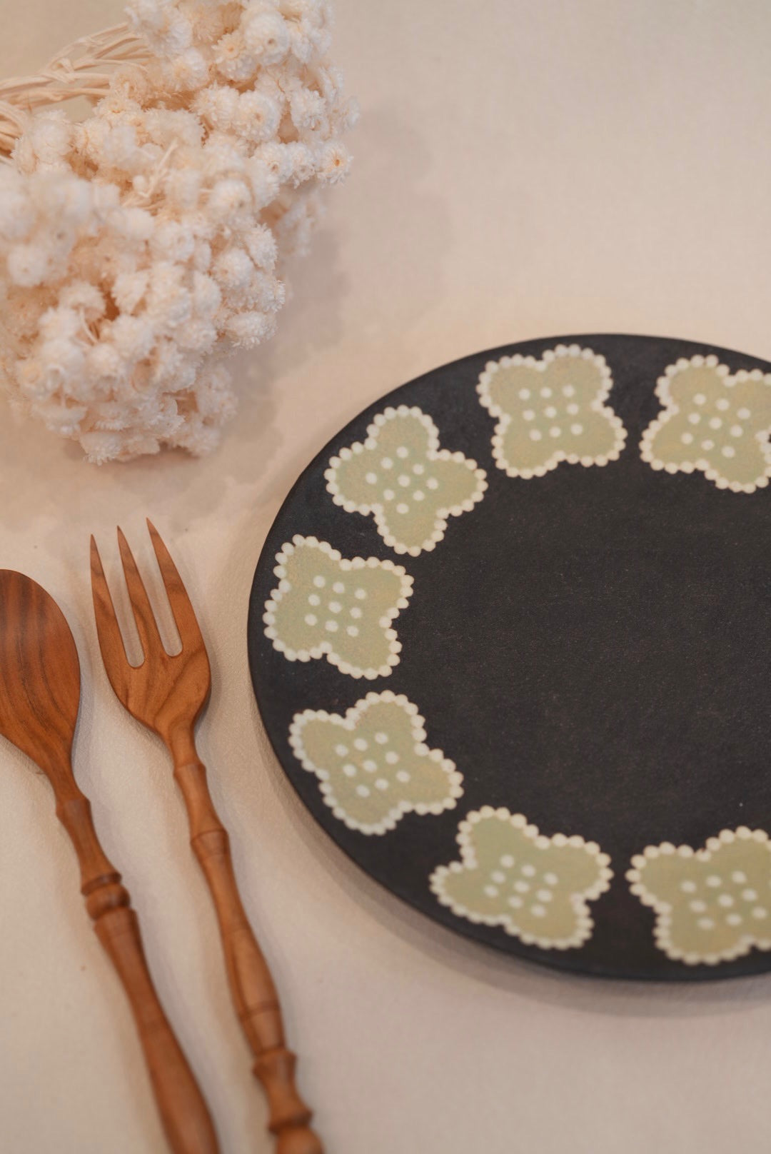 Kei Mitsumochi ミツ持啓 Green Flower Rim Large Round Plate  KM38