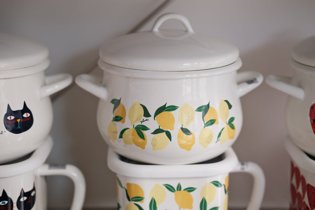 Plune Enamel Two-Handed Pot - Lemon