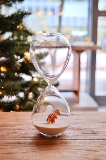 Ichendorf Acorns - Hourglass Squirrel XMAS 24