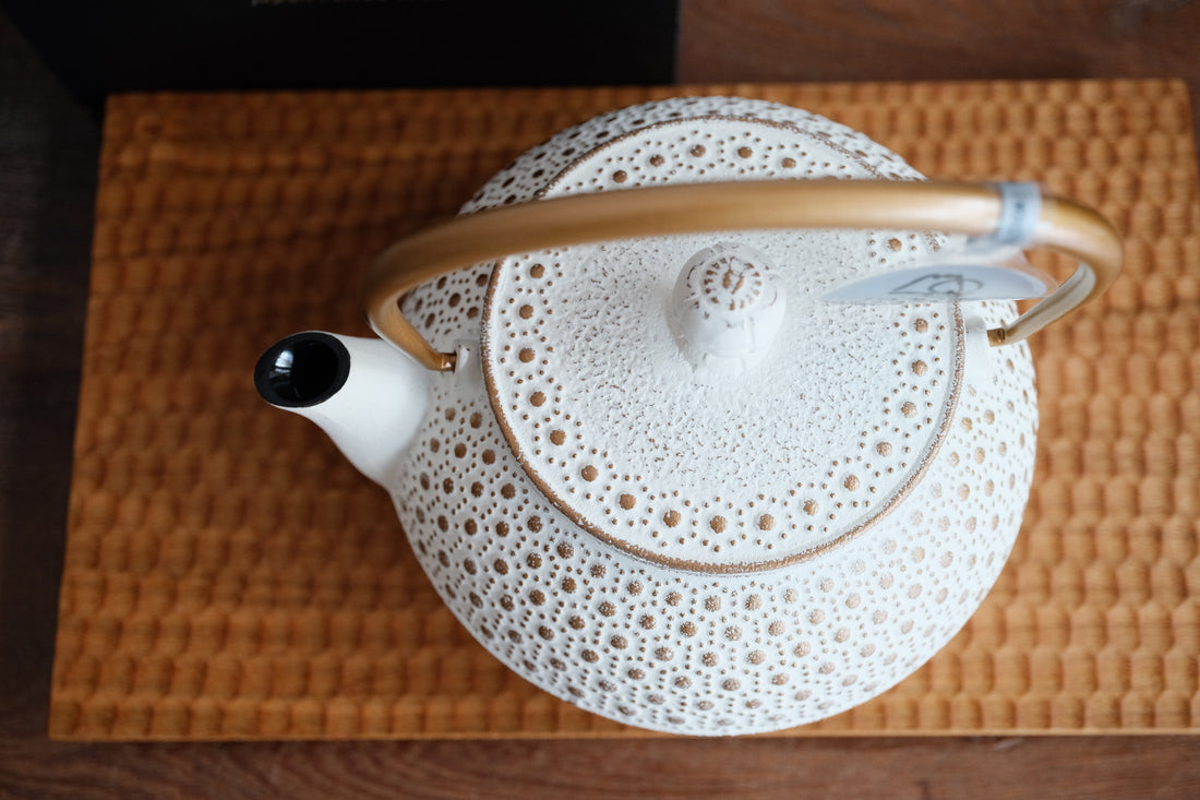 IWACHU Iron Teapot - White Gold - Dots Pattern