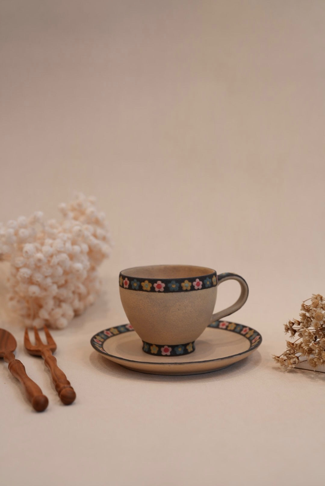 Kei Mitsumochi ミツ持啓 Small Flower Rim Mug and Saucer KM66