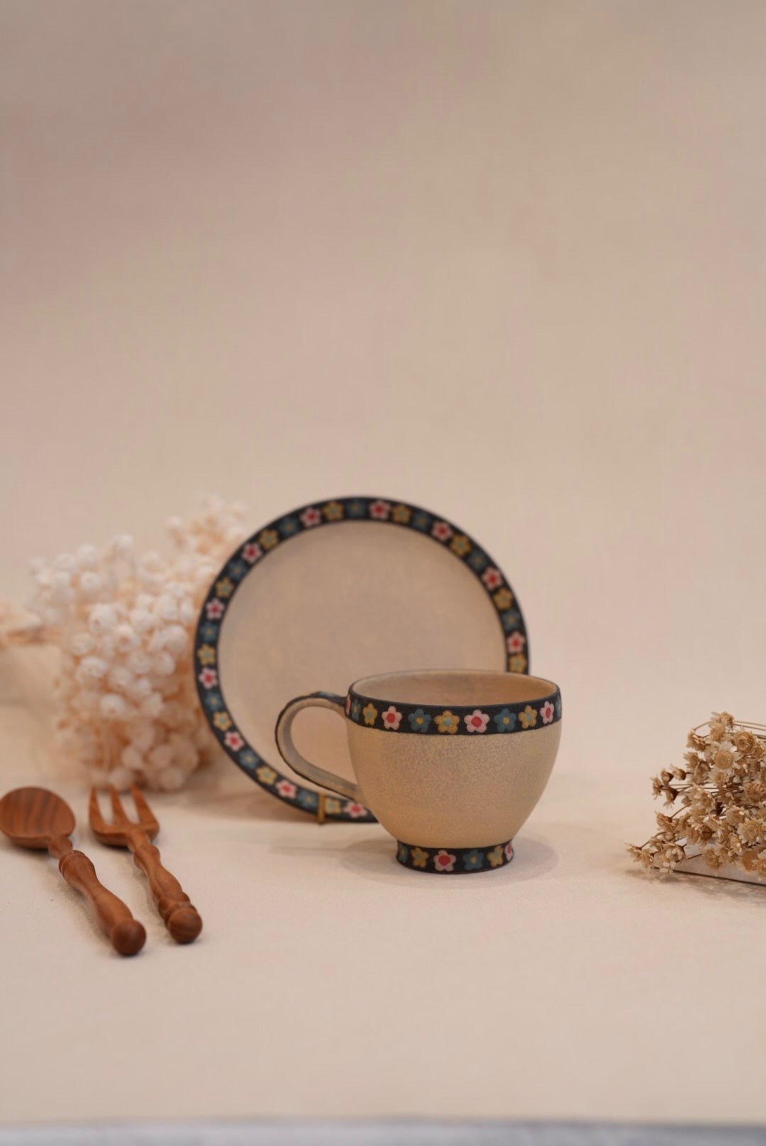 Kei Mitsumochi ミツ持啓 Small Flower Rim Mug and Saucer KM66