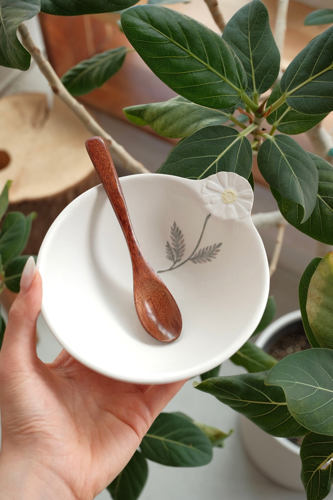 Mashiko Pottery Yoshizawa White Flower Bowl