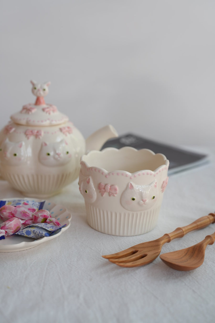 Sugar Poppo Teapot - White Cat SP27
