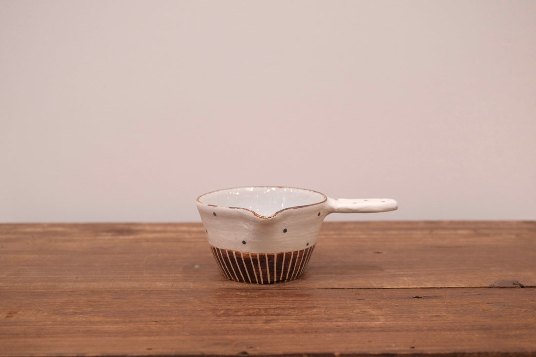 Emishi Kobo 池田匡優&美弥子 - Small Bowl with Handle and Spout EK23