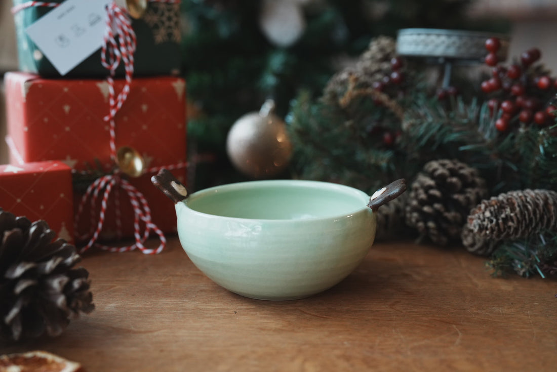 Fumiko Kondo 近藤布美子 - Green Bear Bowl with Handle FK07