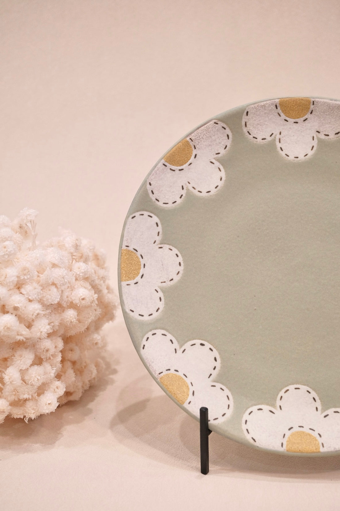 Kei Mitsumochi ミツ持啓 Round Plate - Green Flower KM08