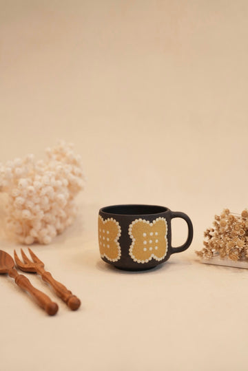 Kei Mitsumochi ミツ持啓 Flower with Black Background Mug - Yellow KM60