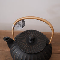 IWACHU Iron Kyusu Teapot Wave Pattern - Black