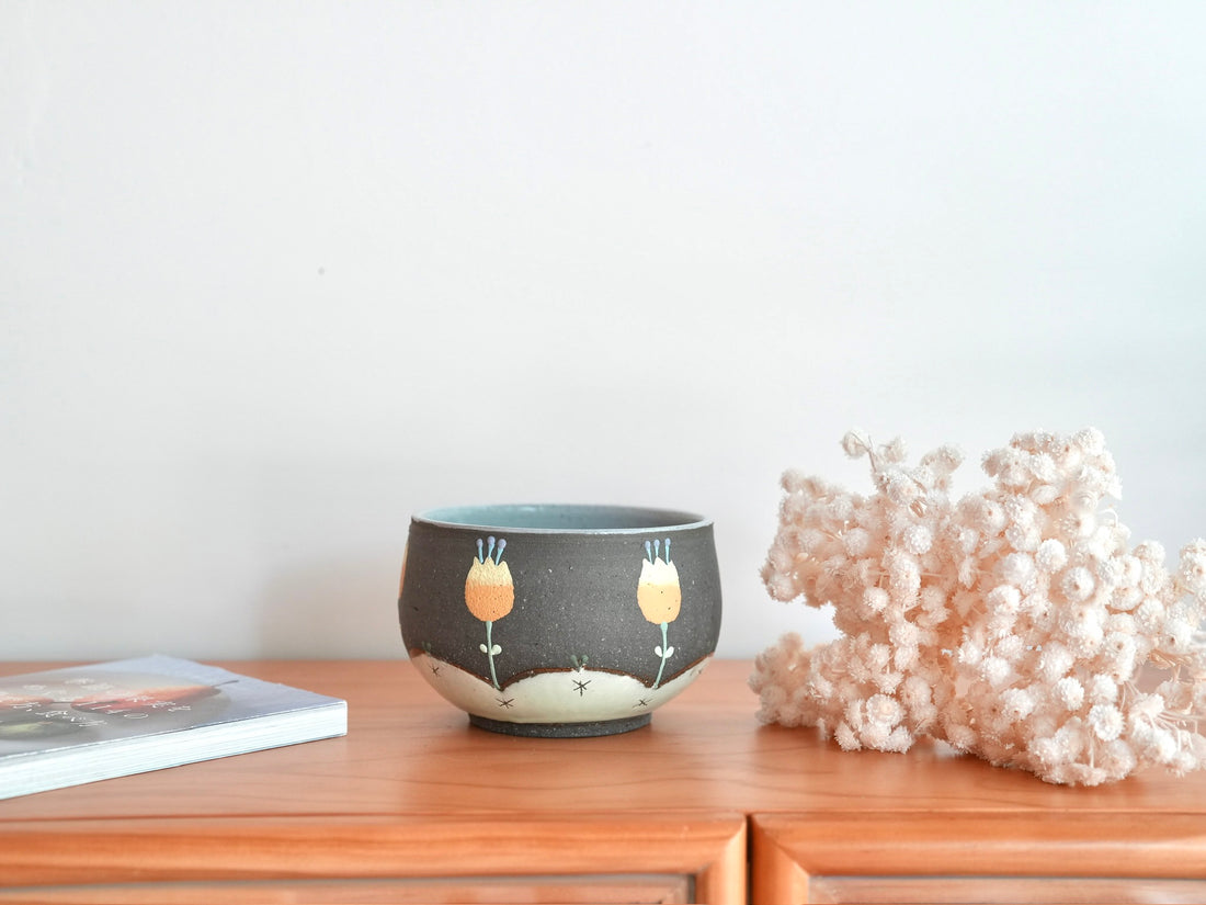 Akemi Nakamura 中村明美 Tulip Round Bowl AN23