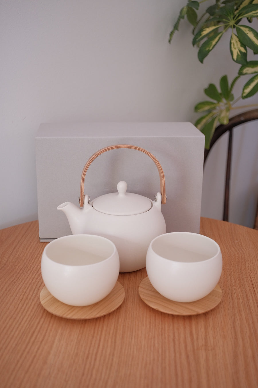 SALIU YUI Teapot Set 600ml - 5 Piece Gift Set (Teapot, Large Cup, Tea Tray) White