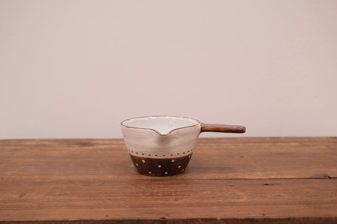 Emishi Kobo 池田匡優&美弥子 - Small Bowl with Handle and Spout EK23