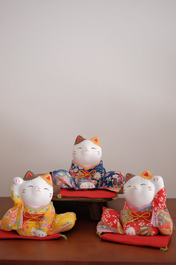 Maneki-neko Kimono Lucky Cat