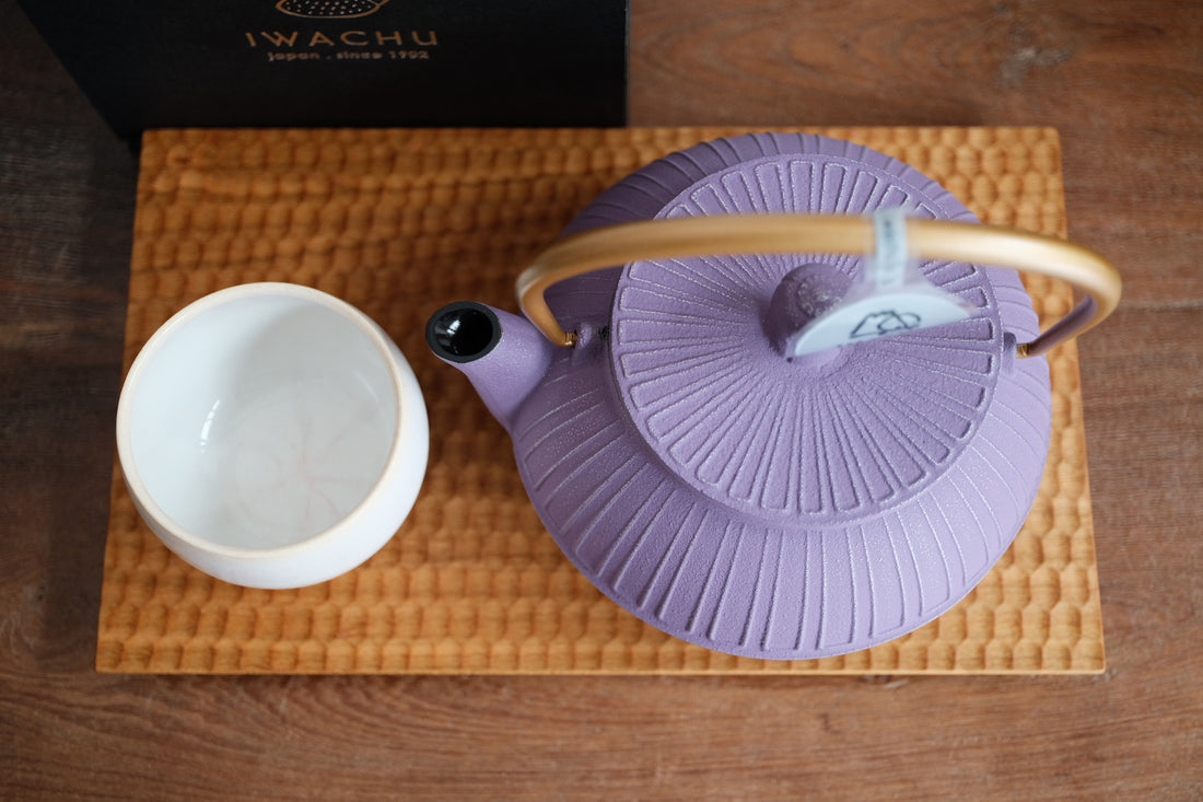 IWACHU Iron Teapot - Purple Gold - Chrysanthemum